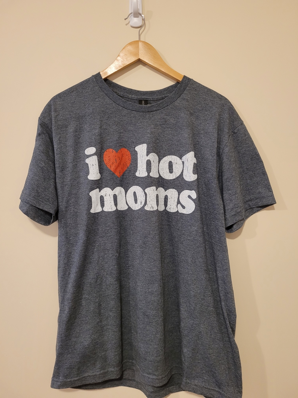 Brand New Gray (I Love Hot Moms)  Men's T Shirt Size Large